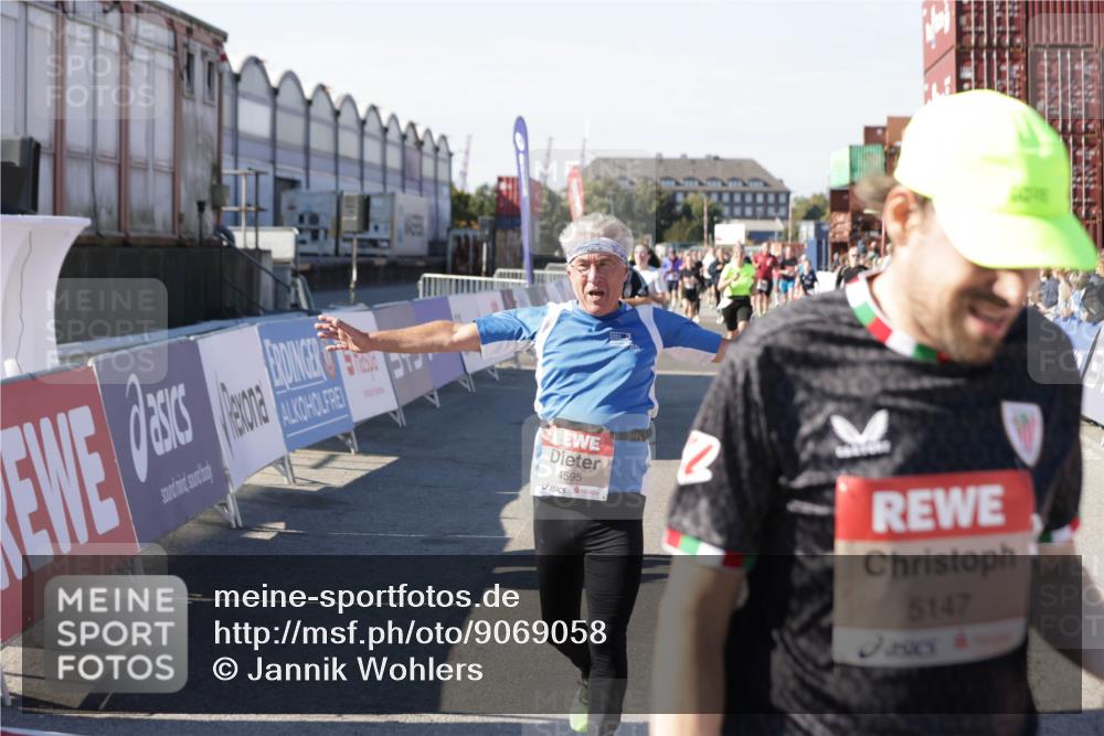 03.10.2025 - Köhlbrandbrückenlauf Jannik Wohlers http://msf.ph/oto/9069058 03.10.2025 13:13:36 Ziel 4065, 4324, 4448, 4461, 4580, 4595, 5147, 5908, 6116, 6363 meine-sportfotos.de