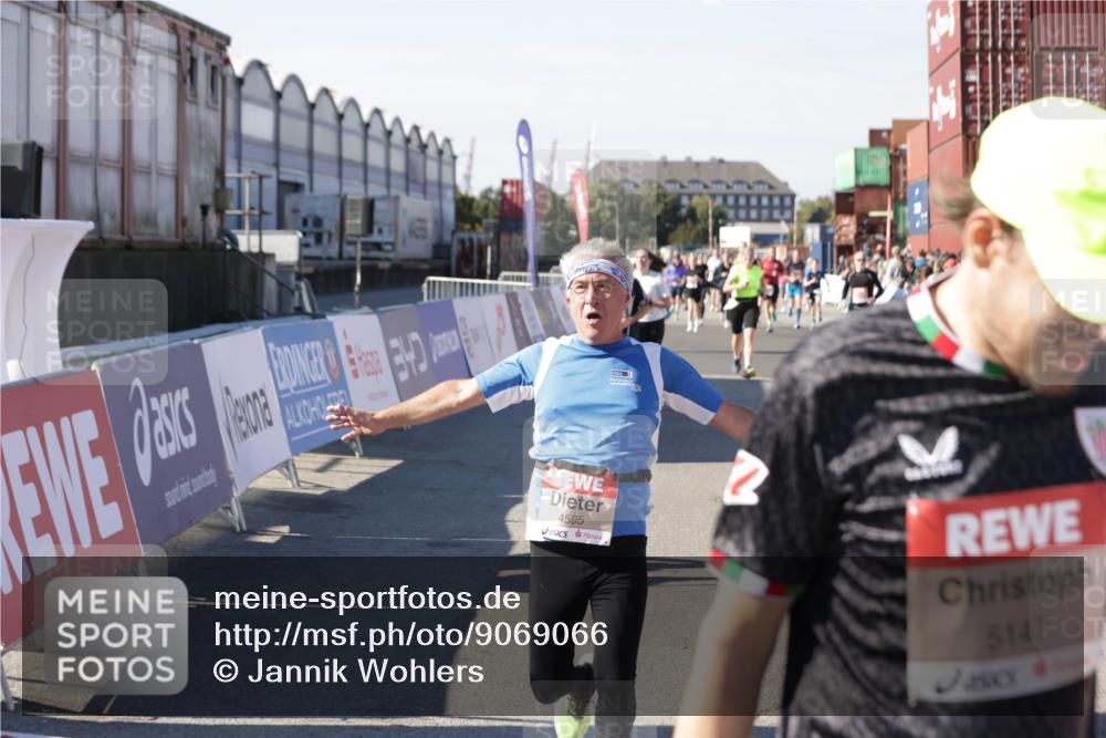 03.10.2025 - Köhlbrandbrückenlauf Jannik Wohlers http://msf.ph/oto/9069066 03.10.2025 13:13:37 Ziel 4065, 4324, 4448, 4461, 4580, 4595, 5147, 5908, 6116, 6363 meine-sportfotos.de