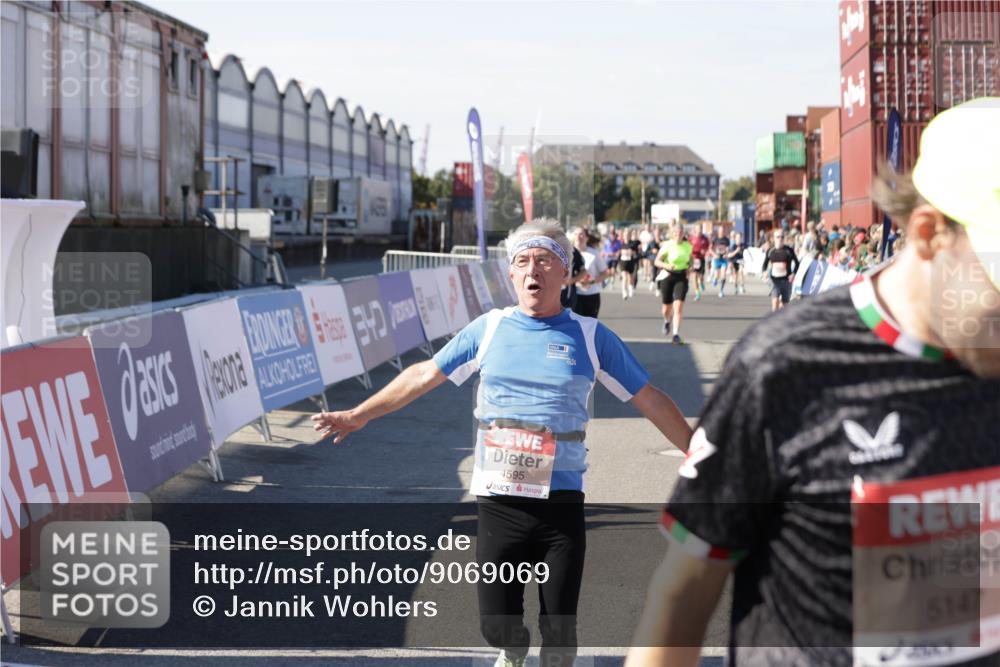 03.10.2025 - Köhlbrandbrückenlauf Jannik Wohlers http://msf.ph/oto/9069069 03.10.2025 13:13:37 Ziel 4065, 4324, 4448, 4461, 4580, 4595, 5147, 5908, 6116, 6363 meine-sportfotos.de