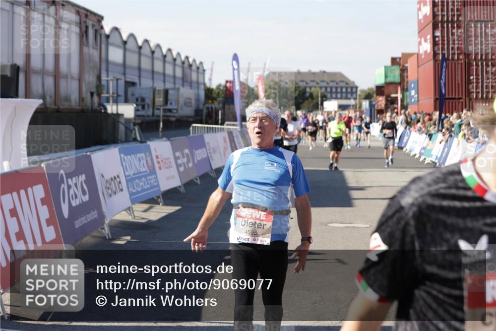 03.10.2025 - Köhlbrandbrückenlauf Jannik Wohlers http://msf.ph/oto/9069077 03.10.2025 13:13:37 Ziel 4065, 4324, 4448, 4461, 4580, 4595, 5147, 5908, 6116, 6363 meine-sportfotos.de