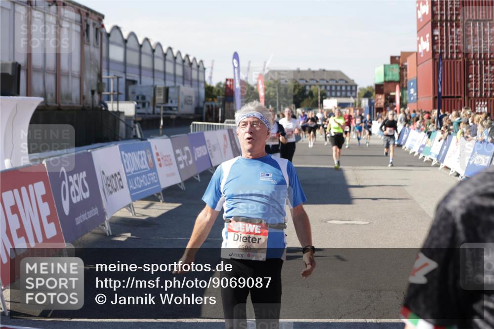 03.10.2025 - Köhlbrandbrückenlauf Jannik Wohlers http://msf.ph/oto/9069087 03.10.2025 13:13:37 Ziel 4065, 4324, 4448, 4461, 4580, 4595, 5147, 5908, 6116, 6363 meine-sportfotos.de
