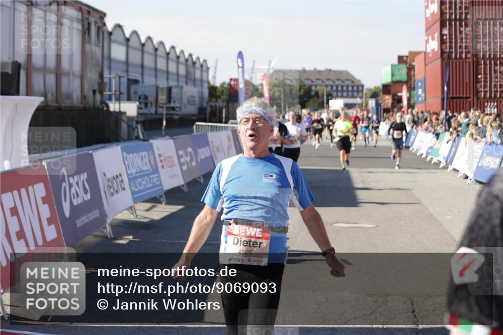 03.10.2025 - Köhlbrandbrückenlauf Jannik Wohlers http://msf.ph/oto/9069093 03.10.2025 13:13:37 Ziel 4065, 4324, 4448, 4461, 4580, 4595, 5147, 5908, 6116, 6363 meine-sportfotos.de