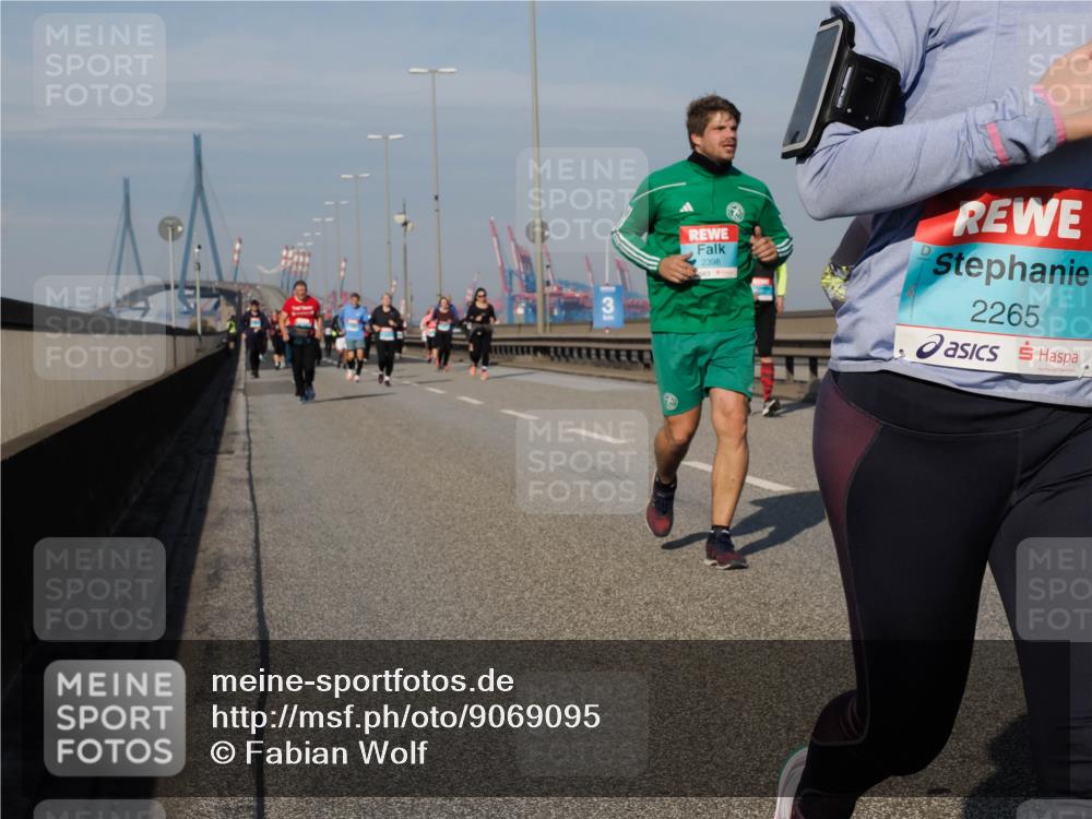 03.10.2025 - Köhlbrandbrückenlauf Fabian Wolf http://msf.ph/oto/9069095 03.10.2025 10:11:34 Position 3 3, 2398, 2265 meine-sportfotos.de