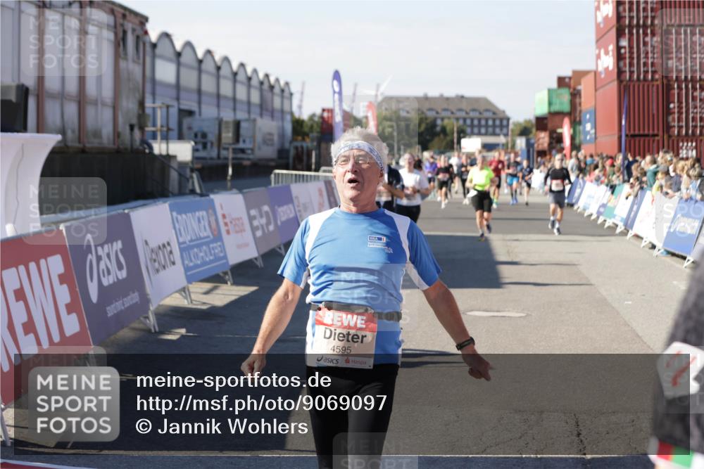 03.10.2025 - Köhlbrandbrückenlauf Jannik Wohlers http://msf.ph/oto/9069097 03.10.2025 13:13:37 Ziel 4065, 4324, 4448, 4461, 4580, 4595, 5147, 5908, 6116, 6363 meine-sportfotos.de