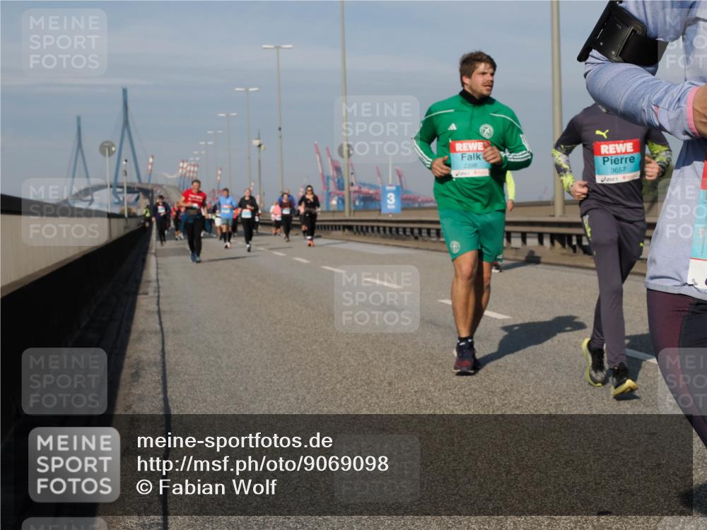 03.10.2025 - Köhlbrandbrückenlauf Fabian Wolf http://msf.ph/oto/9069098 03.10.2025 10:11:35 Position 3 2398, 3657 meine-sportfotos.de