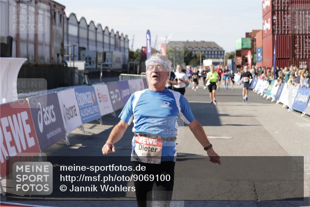 03.10.2025 - Köhlbrandbrückenlauf Jannik Wohlers http://msf.ph/oto/9069100 03.10.2025 13:13:37 Ziel 4065, 4324, 4448, 4461, 4580, 4595, 5147, 5908, 6116, 6363 meine-sportfotos.de