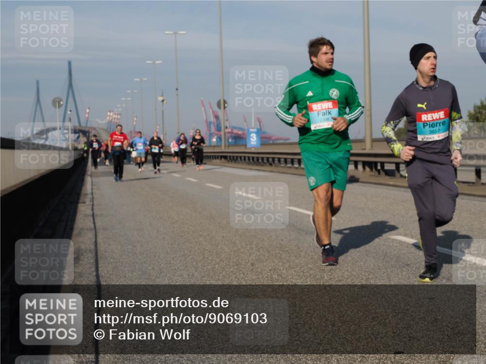 03.10.2025 - Köhlbrandbrückenlauf Fabian Wolf http://msf.ph/oto/9069103 03.10.2025 10:11:35 Position 3 2398, 3657 meine-sportfotos.de