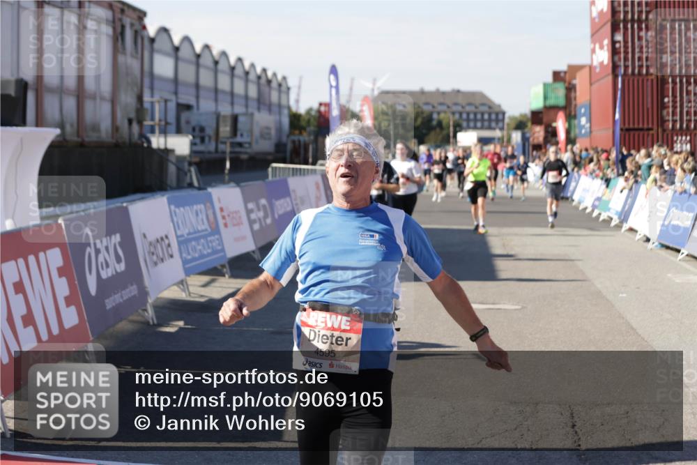 03.10.2025 - Köhlbrandbrückenlauf Jannik Wohlers http://msf.ph/oto/9069105 03.10.2025 13:13:37 Ziel 4065, 4324, 4448, 4461, 4580, 4595, 5147, 5908, 6116, 6363 meine-sportfotos.de