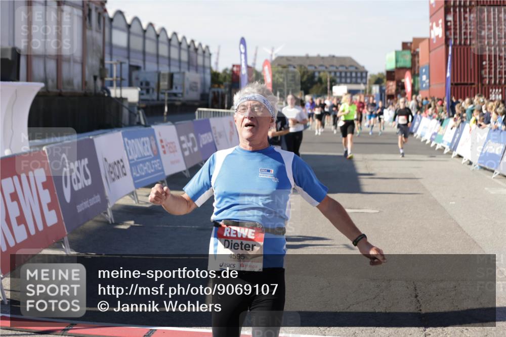 03.10.2025 - Köhlbrandbrückenlauf Jannik Wohlers http://msf.ph/oto/9069107 03.10.2025 13:13:37 Ziel 4065, 4324, 4448, 4461, 4580, 4595, 5147, 5908, 6116, 6363 meine-sportfotos.de