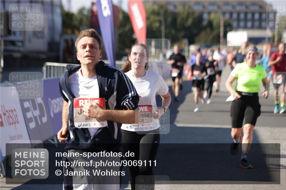 03.10.2025 - Köhlbrandbrückenlauf Jannik Wohlers http://msf.ph/oto/9069111 03.10.2025 13:13:39 Ziel 4065, 4461, 4580, 4595, 5147, 5886, 5908, 6116, 6363 meine-sportfotos.de