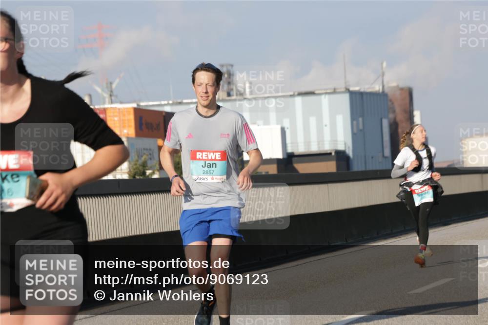 03.10.2025 - Köhlbrandbrückenlauf Jannik Wohlers http://msf.ph/oto/9069123 03.10.2025 09:48:15 Position 3 6, 2857 meine-sportfotos.de