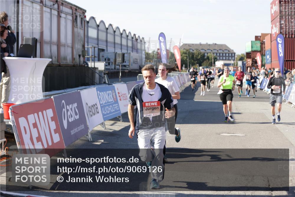 03.10.2025 - Köhlbrandbrückenlauf Jannik Wohlers http://msf.ph/oto/9069126 03.10.2025 13:13:40 Ziel 4065, 4461, 4580, 4595, 5147, 5802, 5884, 5886, 5908, 6116, 6363 meine-sportfotos.de