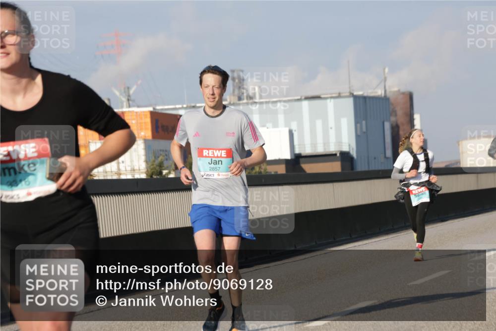 03.10.2025 - Köhlbrandbrückenlauf Jannik Wohlers http://msf.ph/oto/9069128 03.10.2025 09:48:15 Position 3 3376, 2857 meine-sportfotos.de