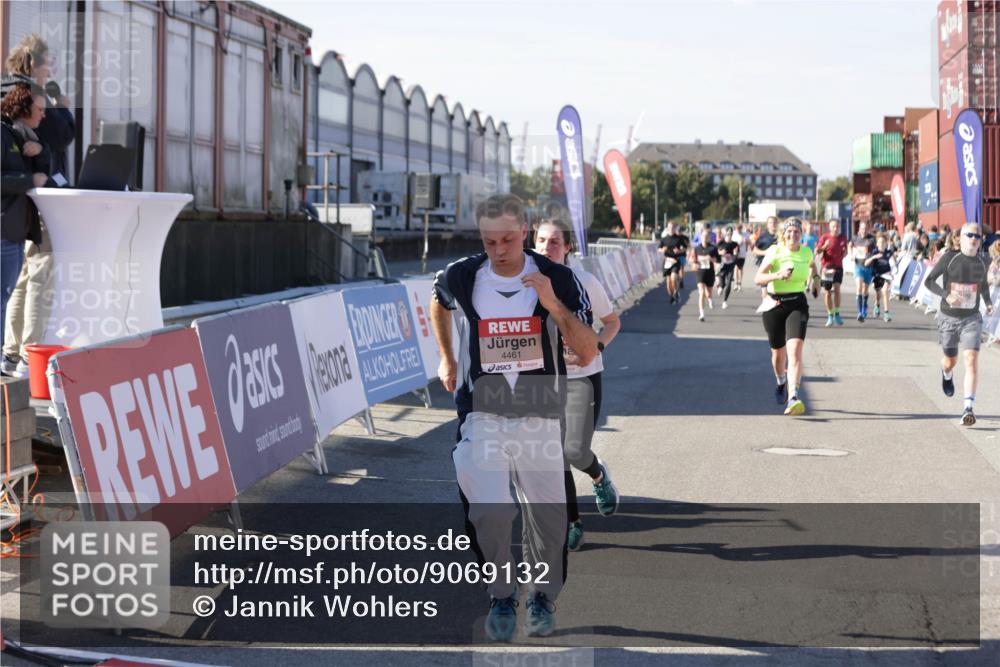 03.10.2025 - Köhlbrandbrückenlauf Jannik Wohlers http://msf.ph/oto/9069132 03.10.2025 13:13:40 Ziel 4065, 4461, 4580, 4595, 5147, 5802, 5884, 5886, 5908, 6116, 6363 meine-sportfotos.de