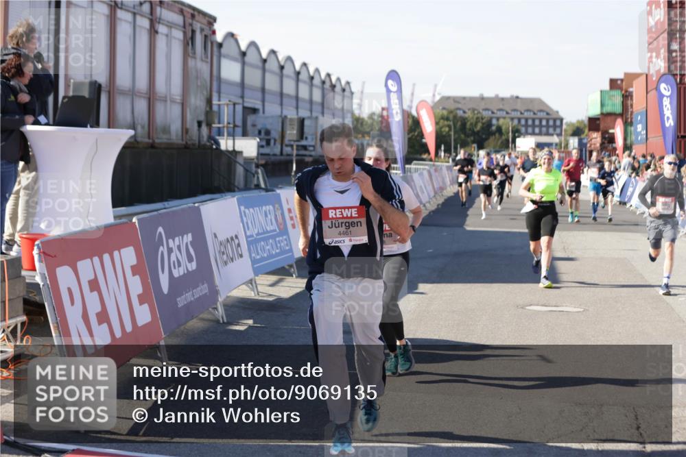 03.10.2025 - Köhlbrandbrückenlauf Jannik Wohlers http://msf.ph/oto/9069135 03.10.2025 13:13:40 Ziel 4065, 4461, 4580, 4595, 5147, 5802, 5884, 5886, 5908, 6116, 6363 meine-sportfotos.de
