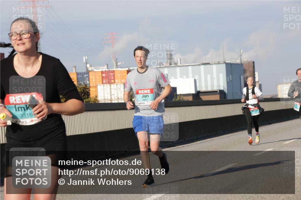03.10.2025 - Köhlbrandbrückenlauf Jannik Wohlers http://msf.ph/oto/9069138 03.10.2025 09:48:16 Position 3 3316, 2857 meine-sportfotos.de