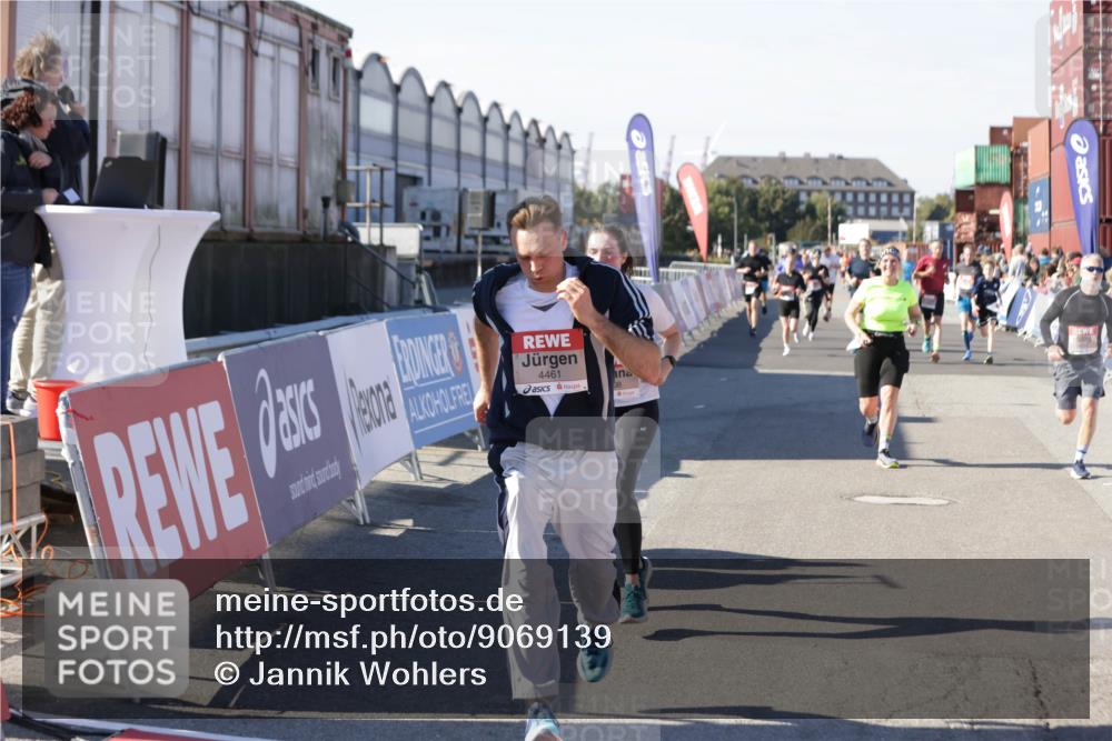 03.10.2025 - Köhlbrandbrückenlauf Jannik Wohlers http://msf.ph/oto/9069139 03.10.2025 13:13:40 Ziel 4065, 4461, 4580, 4595, 5147, 5802, 5884, 5886, 5908, 6116, 6363 meine-sportfotos.de