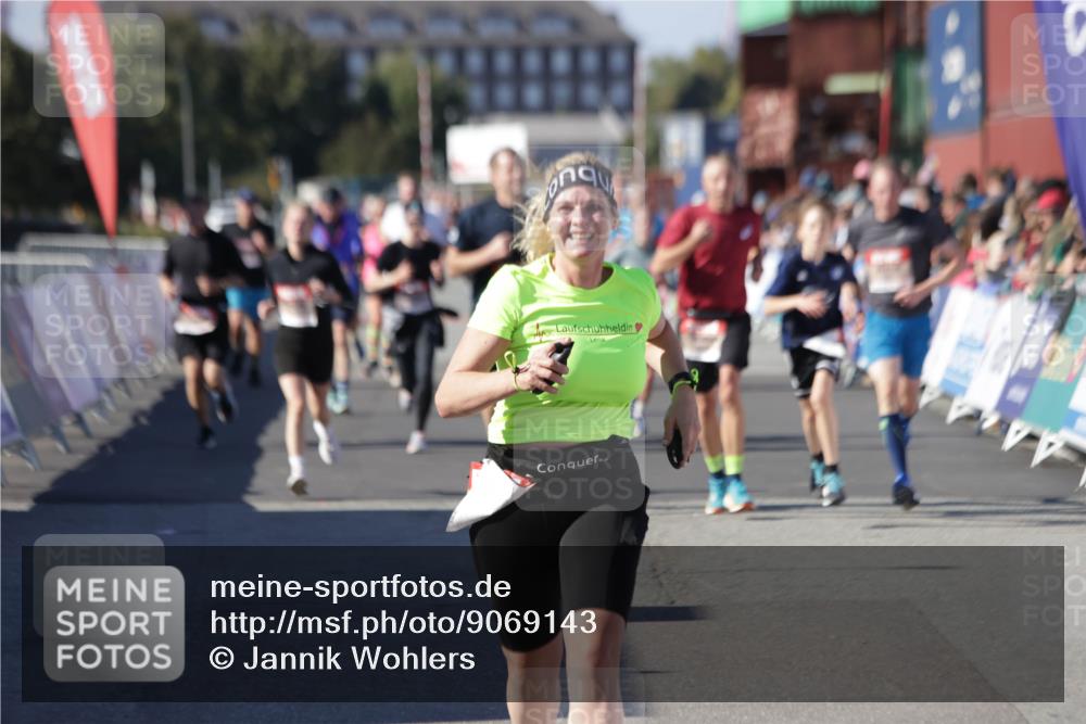 03.10.2025 - Köhlbrandbrückenlauf Jannik Wohlers http://msf.ph/oto/9069143 03.10.2025 13:13:42 Ziel 4348, 4461, 4580, 4595, 5147, 5802, 5884, 5886, 5908, 6116, 6363, 6366 meine-sportfotos.de