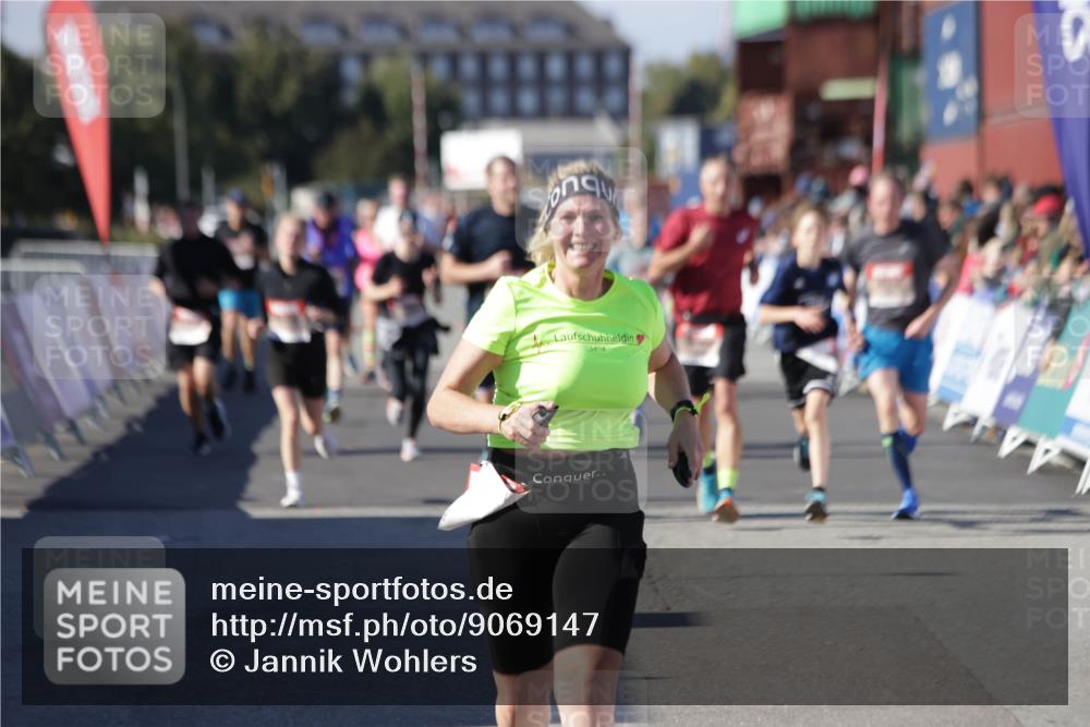 03.10.2025 - Köhlbrandbrückenlauf Jannik Wohlers http://msf.ph/oto/9069147 03.10.2025 13:13:42 Ziel 4348, 4461, 4580, 4595, 5147, 5802, 5884, 5886, 5908, 6116, 6363, 6366 meine-sportfotos.de