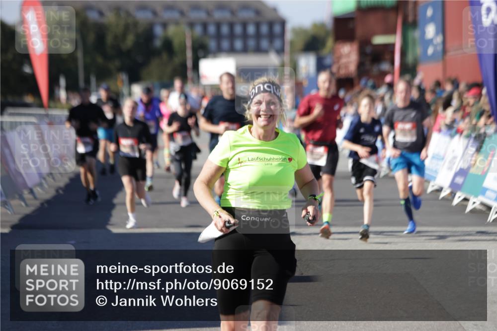 03.10.2025 - Köhlbrandbrückenlauf Jannik Wohlers http://msf.ph/oto/9069152 03.10.2025 13:13:42 Ziel 4348, 4461, 4580, 4595, 5147, 5802, 5884, 5886, 5908, 6116, 6363, 6366 meine-sportfotos.de