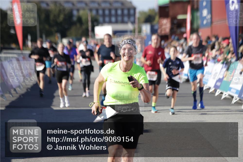 03.10.2025 - Köhlbrandbrückenlauf Jannik Wohlers http://msf.ph/oto/9069154 03.10.2025 13:13:42 Ziel 4348, 4461, 4580, 4595, 5147, 5802, 5884, 5886, 5908, 6116, 6363, 6366 meine-sportfotos.de