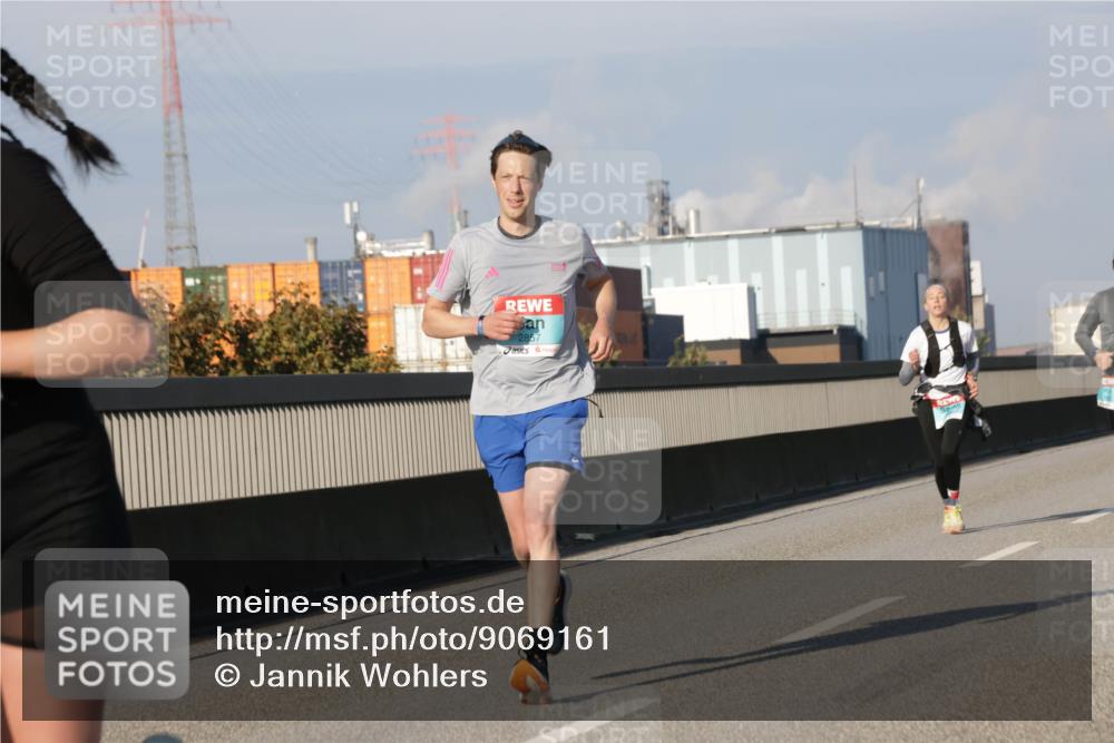 03.10.2025 - Köhlbrandbrückenlauf Jannik Wohlers http://msf.ph/oto/9069161 03.10.2025 09:48:16 Position 3 2857 meine-sportfotos.de