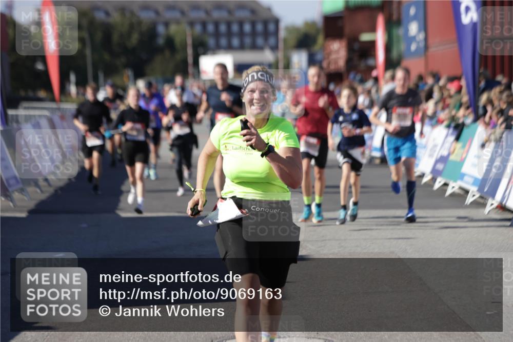 03.10.2025 - Köhlbrandbrückenlauf Jannik Wohlers http://msf.ph/oto/9069163 03.10.2025 13:13:42 Ziel 4348, 4461, 4580, 4595, 5147, 5802, 5884, 5886, 5908, 6116, 6363, 6366 meine-sportfotos.de