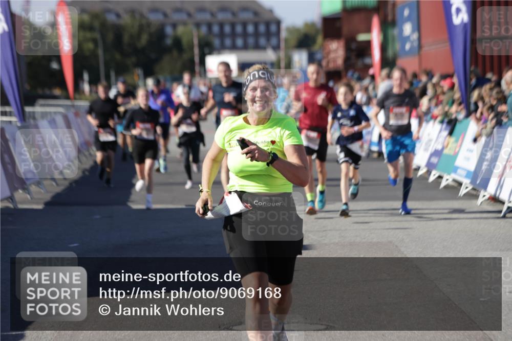 03.10.2025 - Köhlbrandbrückenlauf Jannik Wohlers http://msf.ph/oto/9069168 03.10.2025 13:13:42 Ziel 4348, 4461, 4580, 4595, 5147, 5802, 5884, 5886, 5908, 6116, 6363, 6366 meine-sportfotos.de