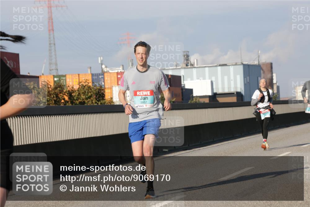 03.10.2025 - Köhlbrandbrückenlauf Jannik Wohlers http://msf.ph/oto/9069170 03.10.2025 09:48:16 Position 3 2857 meine-sportfotos.de