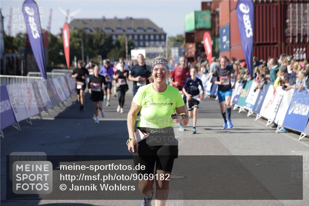 03.10.2025 - Köhlbrandbrückenlauf Jannik Wohlers http://msf.ph/oto/9069182 03.10.2025 13:13:42 Ziel 4348, 4461, 4580, 4595, 5147, 5802, 5884, 5886, 5908, 6116, 6363, 6366 meine-sportfotos.de
