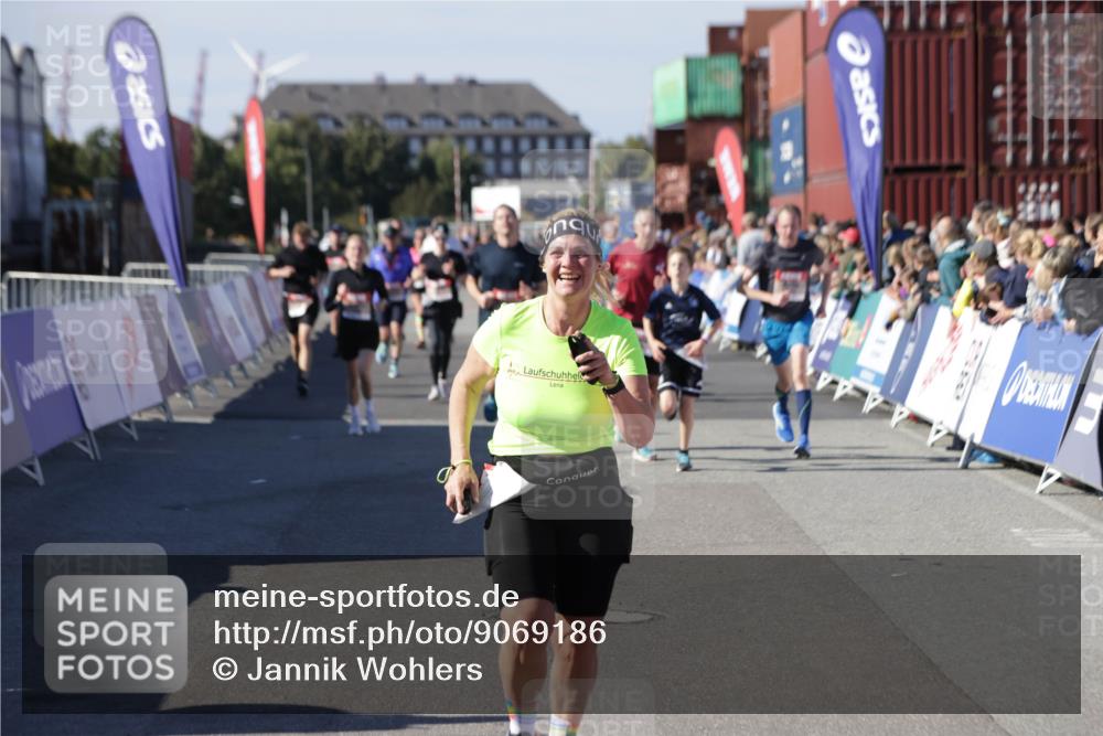 03.10.2025 - Köhlbrandbrückenlauf Jannik Wohlers http://msf.ph/oto/9069186 03.10.2025 13:13:42 Ziel 4348, 4461, 4580, 4595, 5147, 5802, 5884, 5886, 5908, 6116, 6363, 6366 meine-sportfotos.de