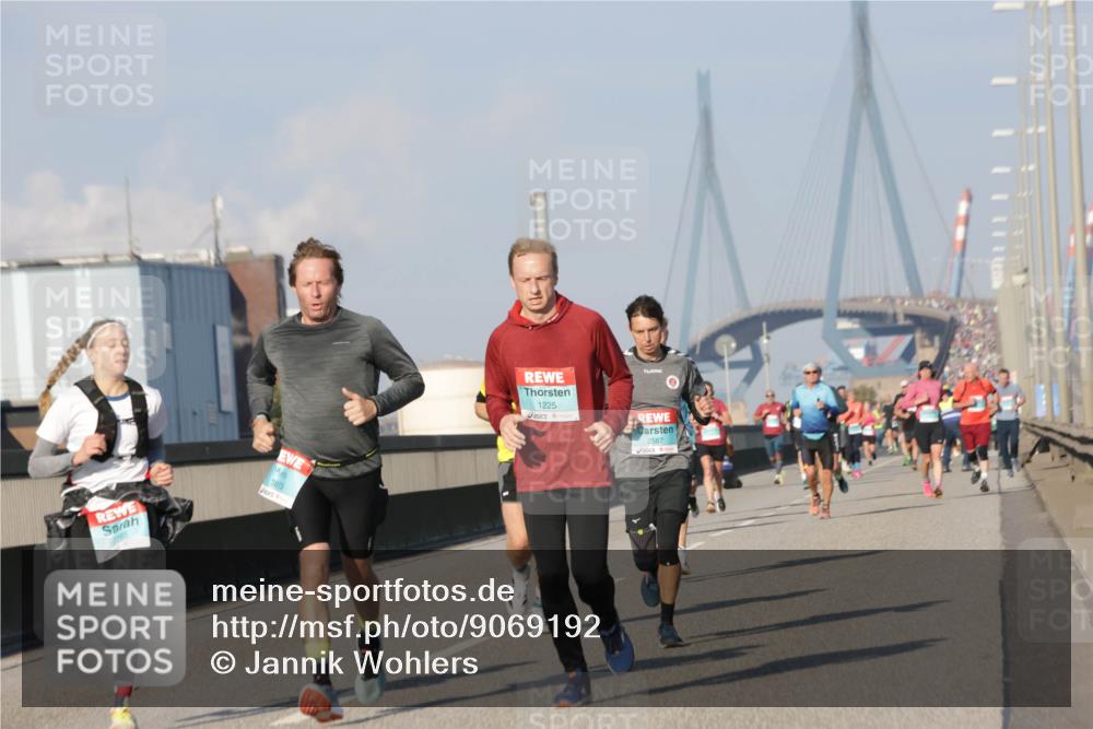 03.10.2025 - Köhlbrandbrückenlauf Jannik Wohlers http://msf.ph/oto/9069192 03.10.2025 09:48:17 Position 3 3813, 1225, 2587 meine-sportfotos.de