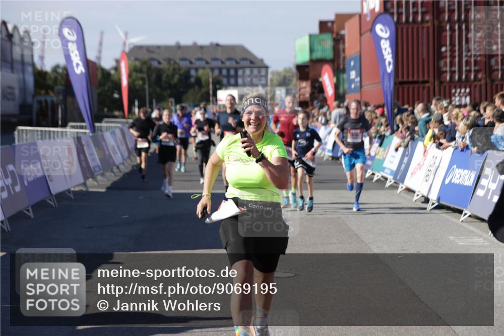 03.10.2025 - Köhlbrandbrückenlauf Jannik Wohlers http://msf.ph/oto/9069195 03.10.2025 13:13:43 Ziel 4348, 4461, 4595, 5147, 5802, 5884, 5886, 5908, 6116, 6363, 6366 meine-sportfotos.de