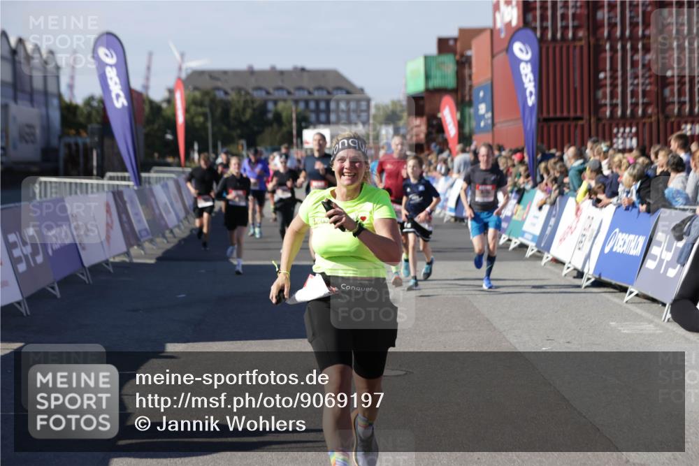 03.10.2025 - Köhlbrandbrückenlauf Jannik Wohlers http://msf.ph/oto/9069197 03.10.2025 13:13:43 Ziel 4348, 4461, 4595, 5147, 5802, 5884, 5886, 5908, 6116, 6363, 6366 meine-sportfotos.de