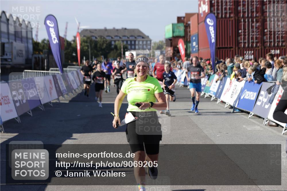 03.10.2025 - Köhlbrandbrückenlauf Jannik Wohlers http://msf.ph/oto/9069205 03.10.2025 13:13:43 Ziel 4348, 4461, 4595, 5147, 5802, 5884, 5886, 5908, 6116, 6363, 6366 meine-sportfotos.de