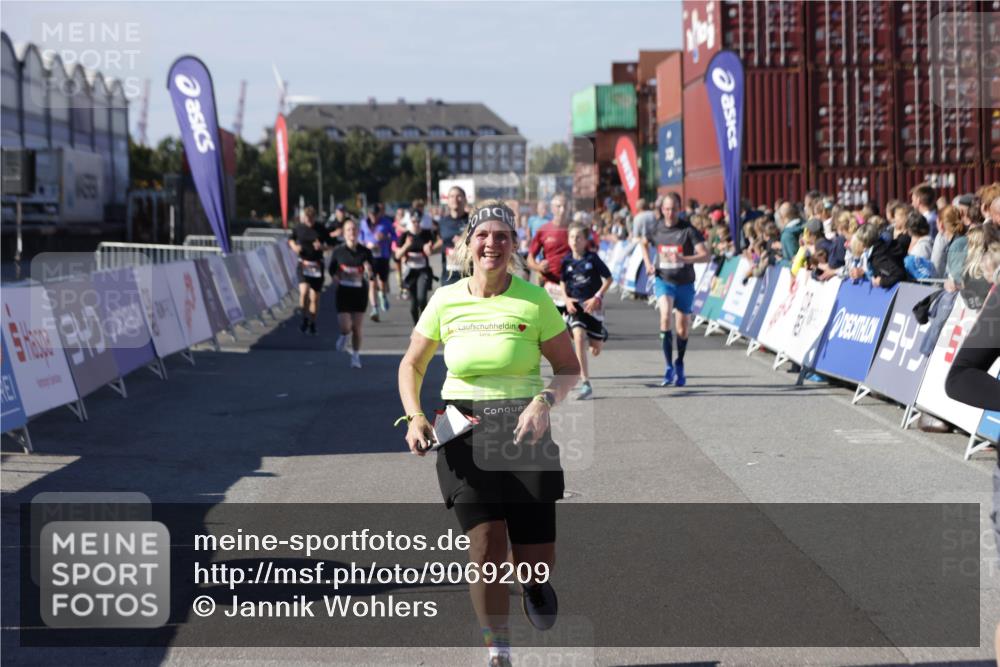 03.10.2025 - Köhlbrandbrückenlauf Jannik Wohlers http://msf.ph/oto/9069209 03.10.2025 13:13:43 Ziel 4348, 4461, 4595, 5147, 5802, 5884, 5886, 5908, 6116, 6363, 6366 meine-sportfotos.de
