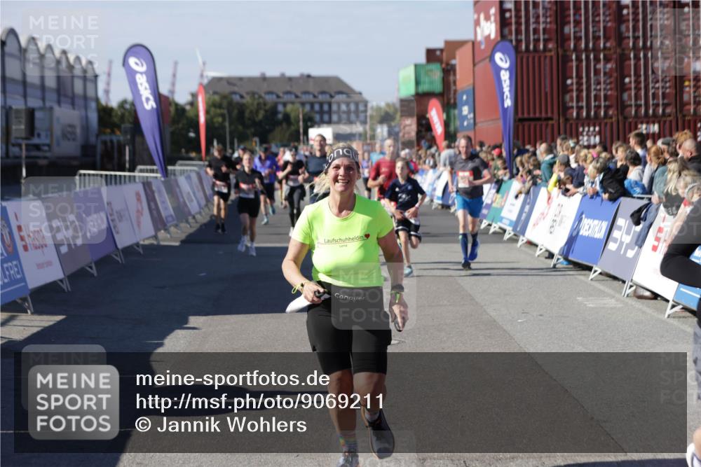 03.10.2025 - Köhlbrandbrückenlauf Jannik Wohlers http://msf.ph/oto/9069211 03.10.2025 13:13:43 Ziel 4348, 4461, 4595, 5147, 5802, 5884, 5886, 5908, 6116, 6363, 6366 meine-sportfotos.de