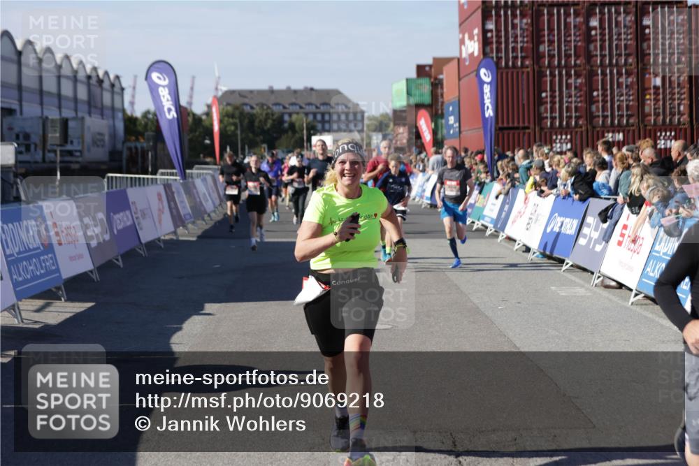 03.10.2025 - Köhlbrandbrückenlauf Jannik Wohlers http://msf.ph/oto/9069218 03.10.2025 13:13:43 Ziel 4348, 4461, 4595, 5147, 5802, 5884, 5886, 5908, 6116, 6363, 6366 meine-sportfotos.de