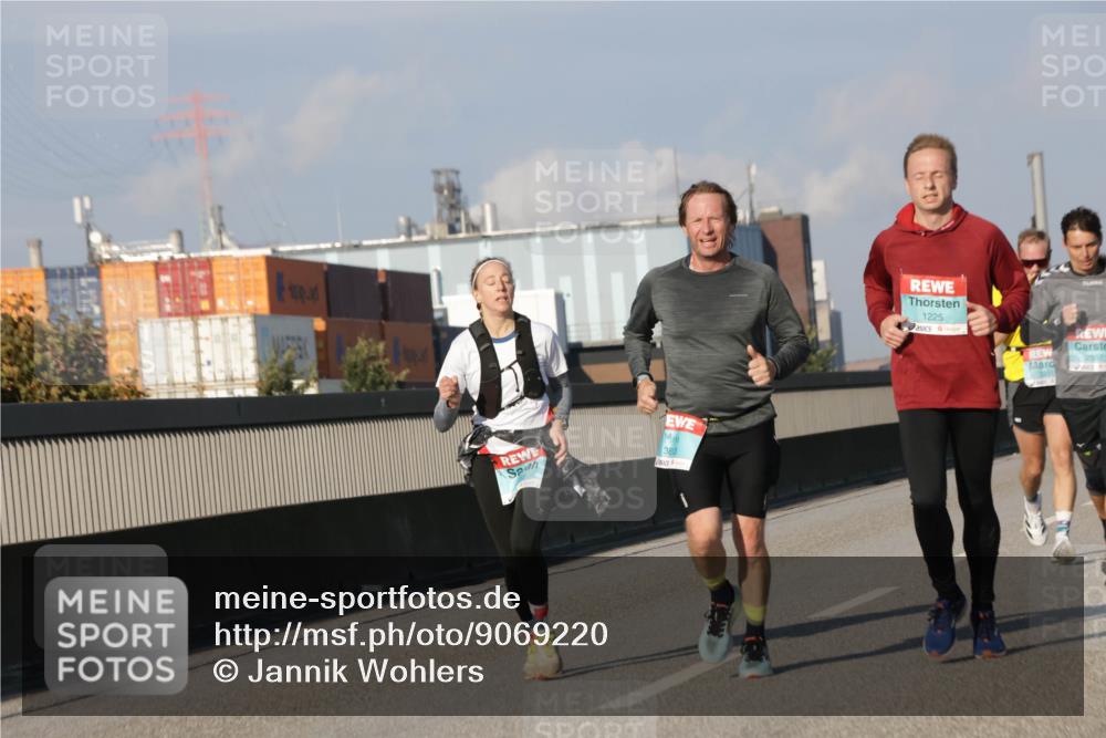 03.10.2025 - Köhlbrandbrückenlauf Jannik Wohlers http://msf.ph/oto/9069220 03.10.2025 09:48:19 Position 3 3813, 1225, 2587, 3331 meine-sportfotos.de