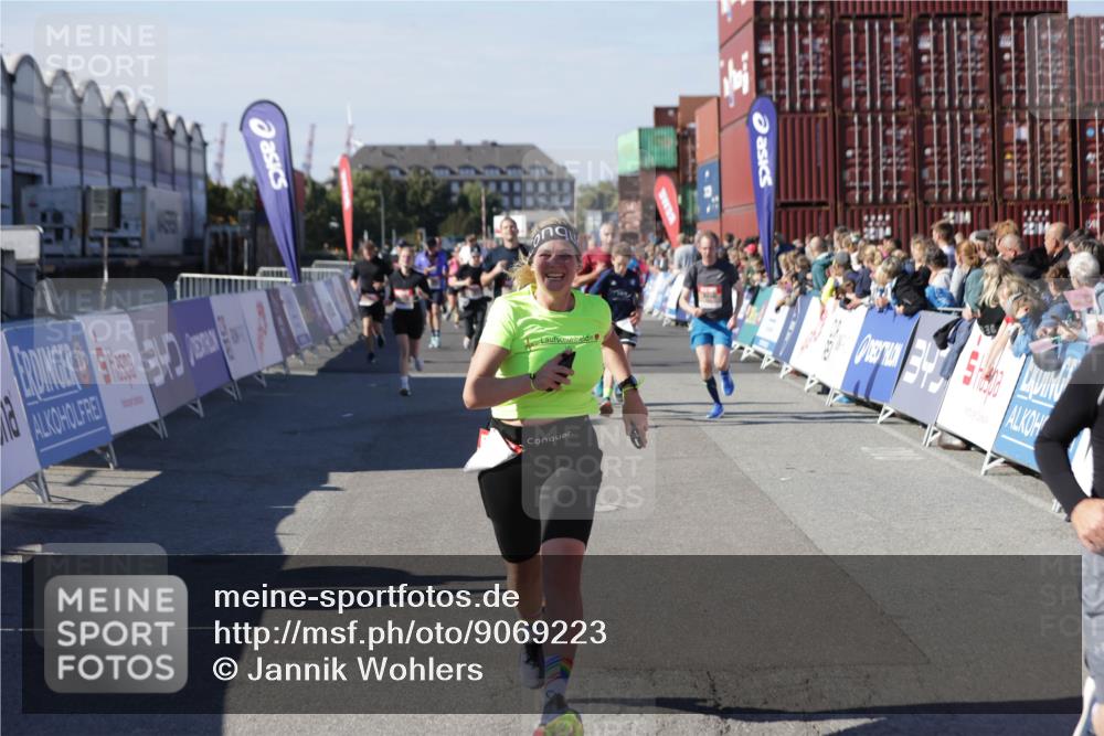 03.10.2025 - Köhlbrandbrückenlauf Jannik Wohlers http://msf.ph/oto/9069223 03.10.2025 13:13:43 Ziel 4348, 4461, 4595, 5147, 5802, 5884, 5886, 5908, 6116, 6363, 6366 meine-sportfotos.de
