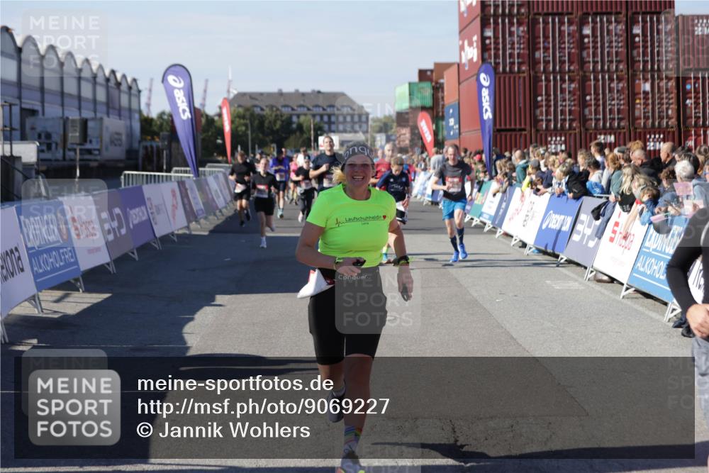 03.10.2025 - Köhlbrandbrückenlauf Jannik Wohlers http://msf.ph/oto/9069227 03.10.2025 13:13:43 Ziel 4348, 4461, 4595, 5147, 5802, 5884, 5886, 5908, 6116, 6363, 6366 meine-sportfotos.de