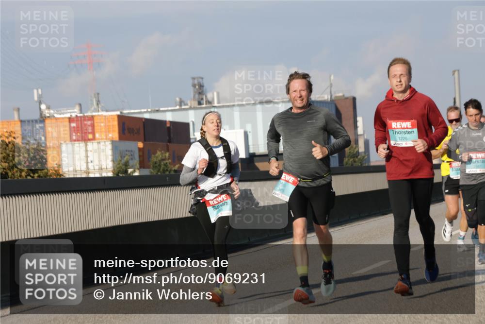 03.10.2025 - Köhlbrandbrückenlauf Jannik Wohlers http://msf.ph/oto/9069231 03.10.2025 09:48:19 Position 3 3813, 1225, 2587 meine-sportfotos.de