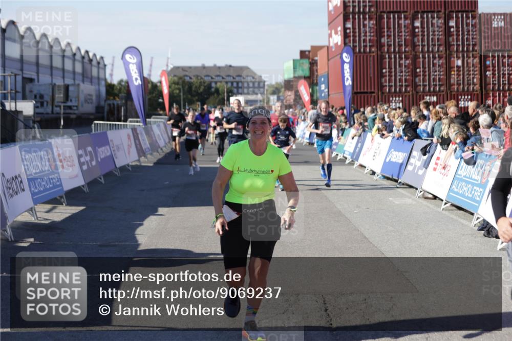 03.10.2025 - Köhlbrandbrückenlauf Jannik Wohlers http://msf.ph/oto/9069237 03.10.2025 13:13:43 Ziel 4348, 4461, 4595, 5147, 5802, 5884, 5886, 5908, 6116, 6363, 6366 meine-sportfotos.de