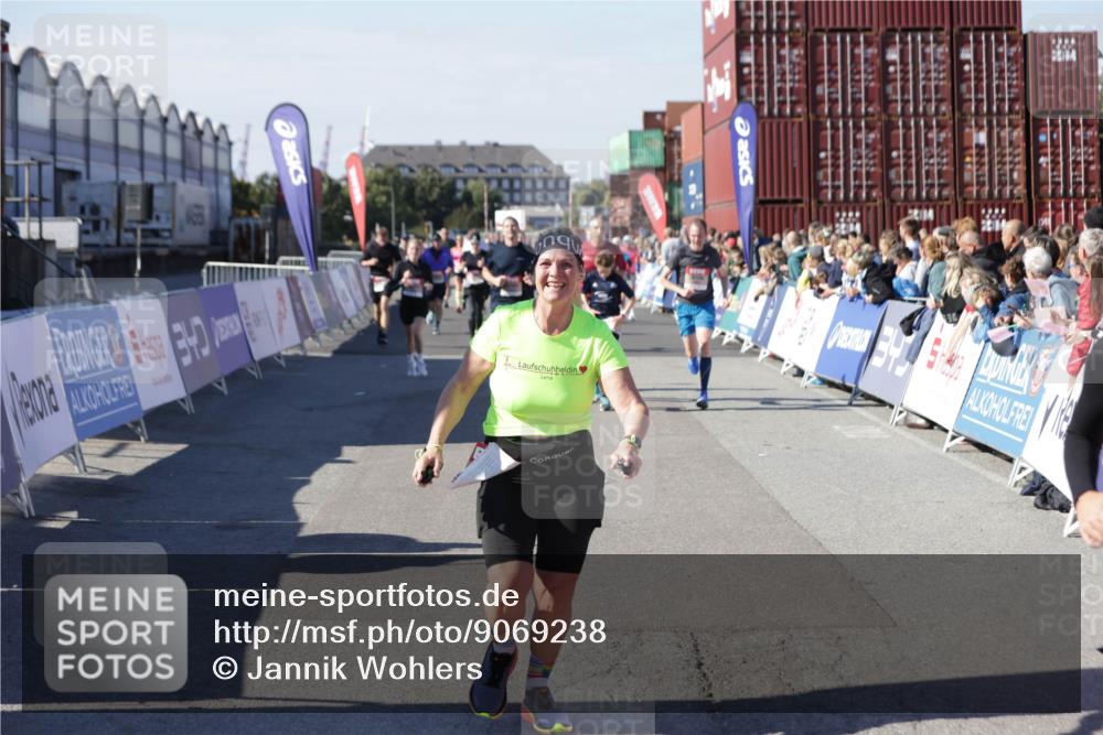 03.10.2025 - Köhlbrandbrückenlauf Jannik Wohlers http://msf.ph/oto/9069238 03.10.2025 13:13:43 Ziel 4348, 4461, 4595, 5147, 5802, 5884, 5886, 5908, 6116, 6363, 6366 meine-sportfotos.de