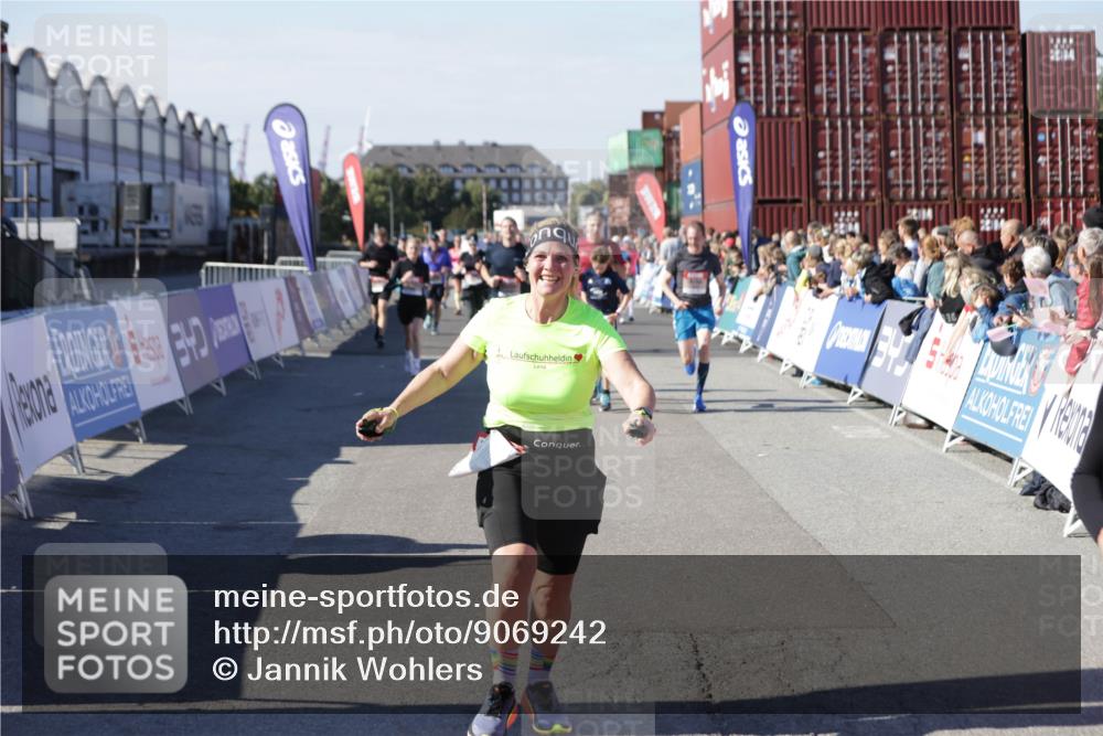 03.10.2025 - Köhlbrandbrückenlauf Jannik Wohlers http://msf.ph/oto/9069242 03.10.2025 13:13:43 Ziel 4348, 4461, 4595, 5147, 5802, 5884, 5886, 5908, 6116, 6363, 6366 meine-sportfotos.de