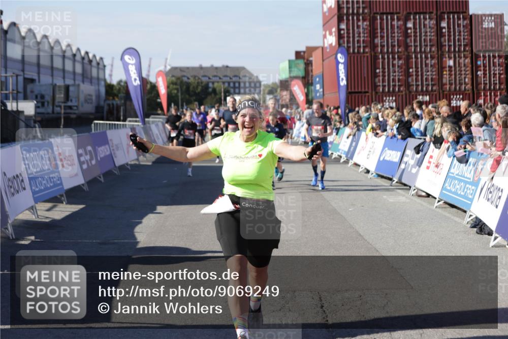 03.10.2025 - Köhlbrandbrückenlauf Jannik Wohlers http://msf.ph/oto/9069249 03.10.2025 13:13:43 Ziel 4348, 4461, 4595, 5147, 5802, 5884, 5886, 5908, 6116, 6363, 6366 meine-sportfotos.de