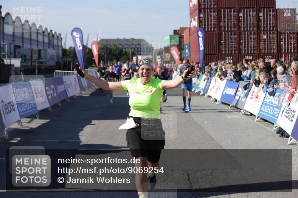03.10.2025 - Köhlbrandbrückenlauf Jannik Wohlers http://msf.ph/oto/9069254 03.10.2025 13:13:43 Ziel 4348, 4461, 4595, 5147, 5802, 5884, 5886, 5908, 6116, 6363, 6366 meine-sportfotos.de