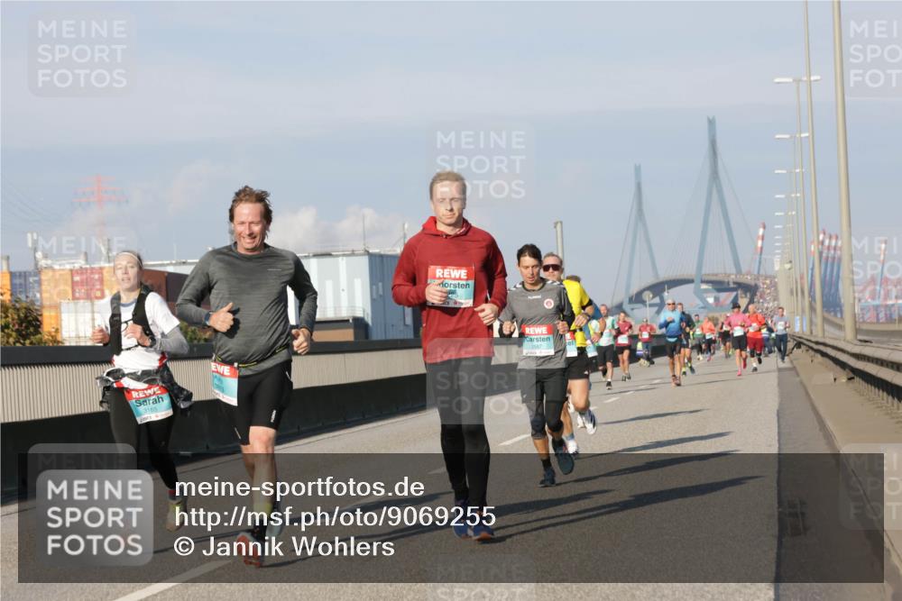03.10.2025 - Köhlbrandbrückenlauf Jannik Wohlers http://msf.ph/oto/9069255 03.10.2025 09:48:20 Position 3 3165 meine-sportfotos.de