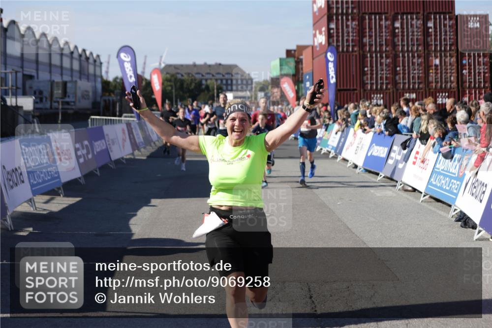 03.10.2025 - Köhlbrandbrückenlauf Jannik Wohlers http://msf.ph/oto/9069258 03.10.2025 13:13:43 Ziel 4348, 4461, 4595, 5147, 5802, 5884, 5886, 5908, 6116, 6363, 6366 meine-sportfotos.de