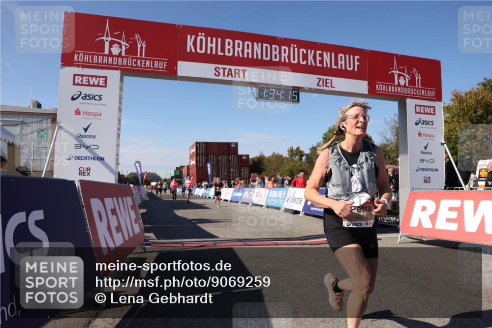 03.10.2025 - Köhlbrandbrückenlauf Lena Gebhardt http://msf.ph/oto/9069259 03.10.2025 13:34:15 Ziel 4438, 4674, 5207, 5221, 5593, 6095, 6574 meine-sportfotos.de